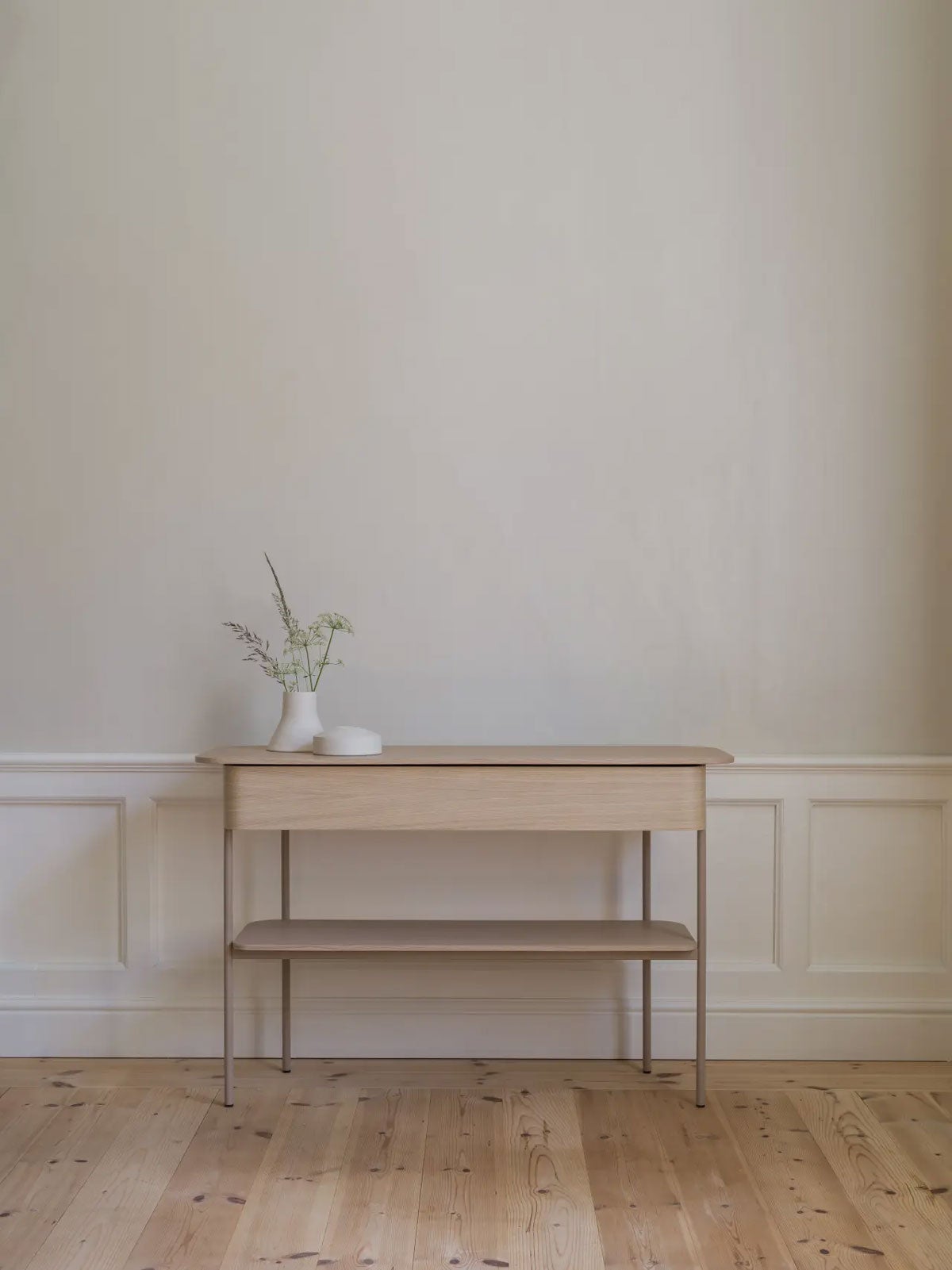 Swedese-Luna-Sideboard-Nutmeg-RAL-1019-White-Pigmented-Oak-Lifestyle