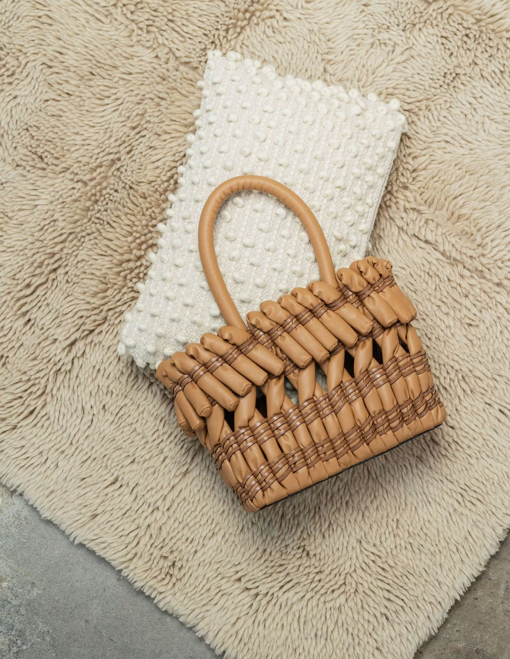 Tuhlin-cushion-lifestyle