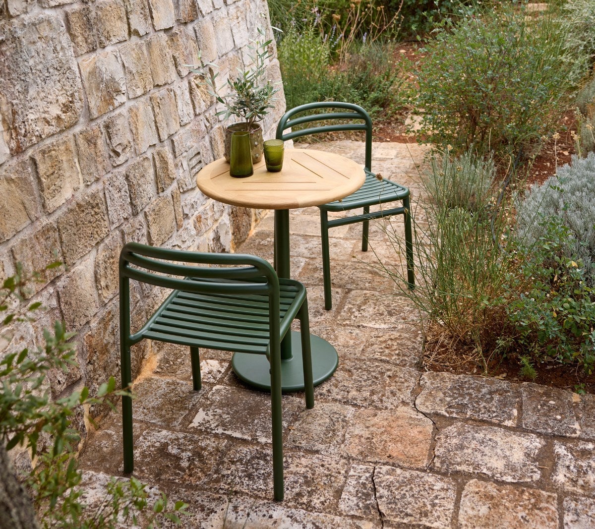 Bliss-chair-dark-green-Go-cafe-table-20180501-env-be51c