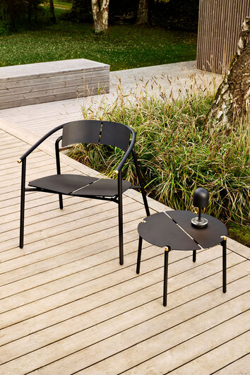 Novo Loungestol och Loungebord på trädäck utomhus