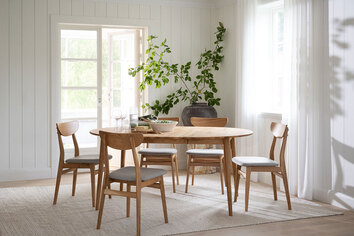 Tyler Matbord 120 Runt Ek med iläggsskiva på modern matplats