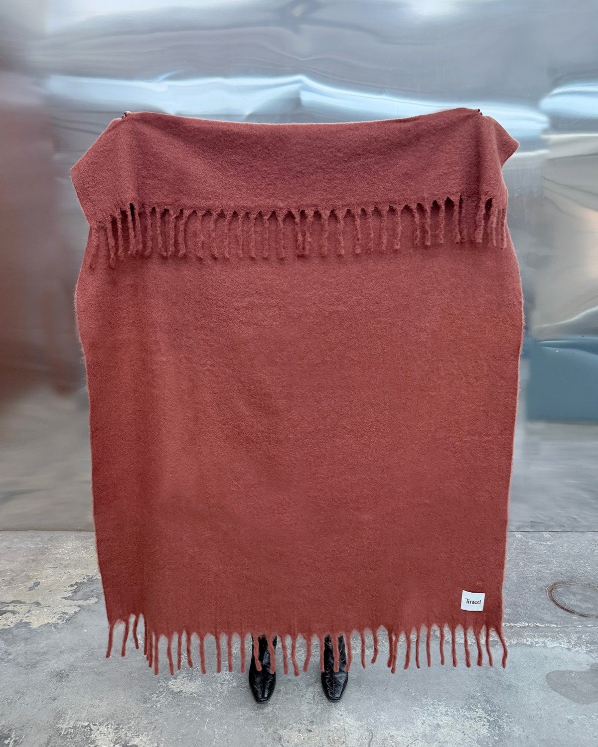Fridh Mohair Blanket Rust från Tinted Objects.