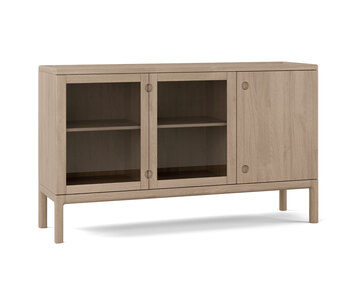 Prio Skänk Låg med glasdörrar i ljus mattlackad ek