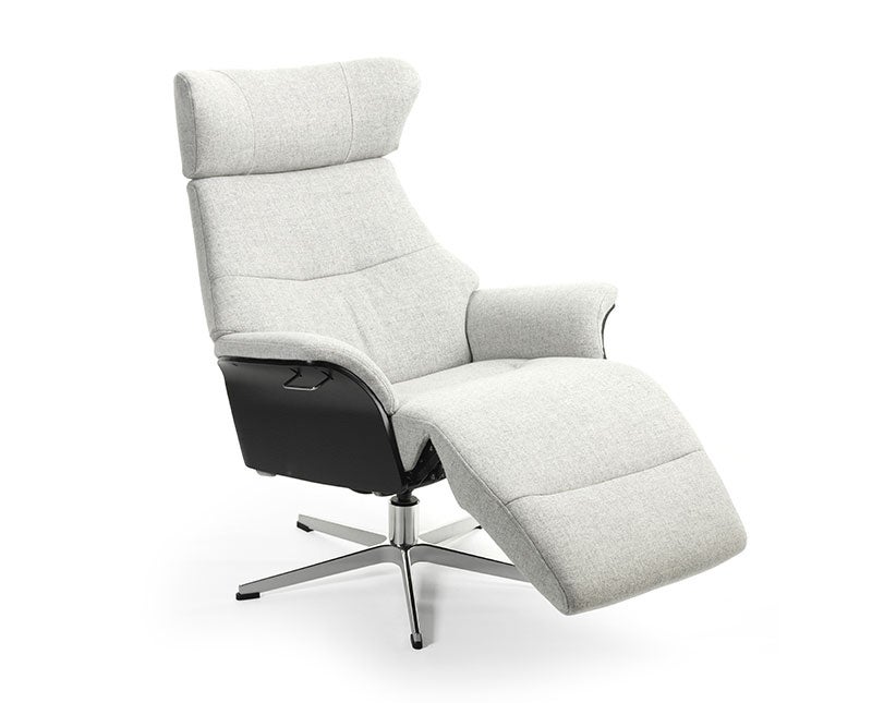 Air med inbyggt fotstöd. Svart ek - Tyg Mika Light Grey