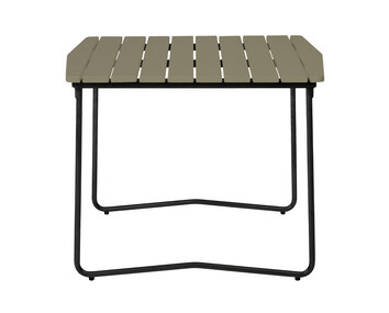 Bord B31 84 i ljusgrön lackad ek med svart stativ