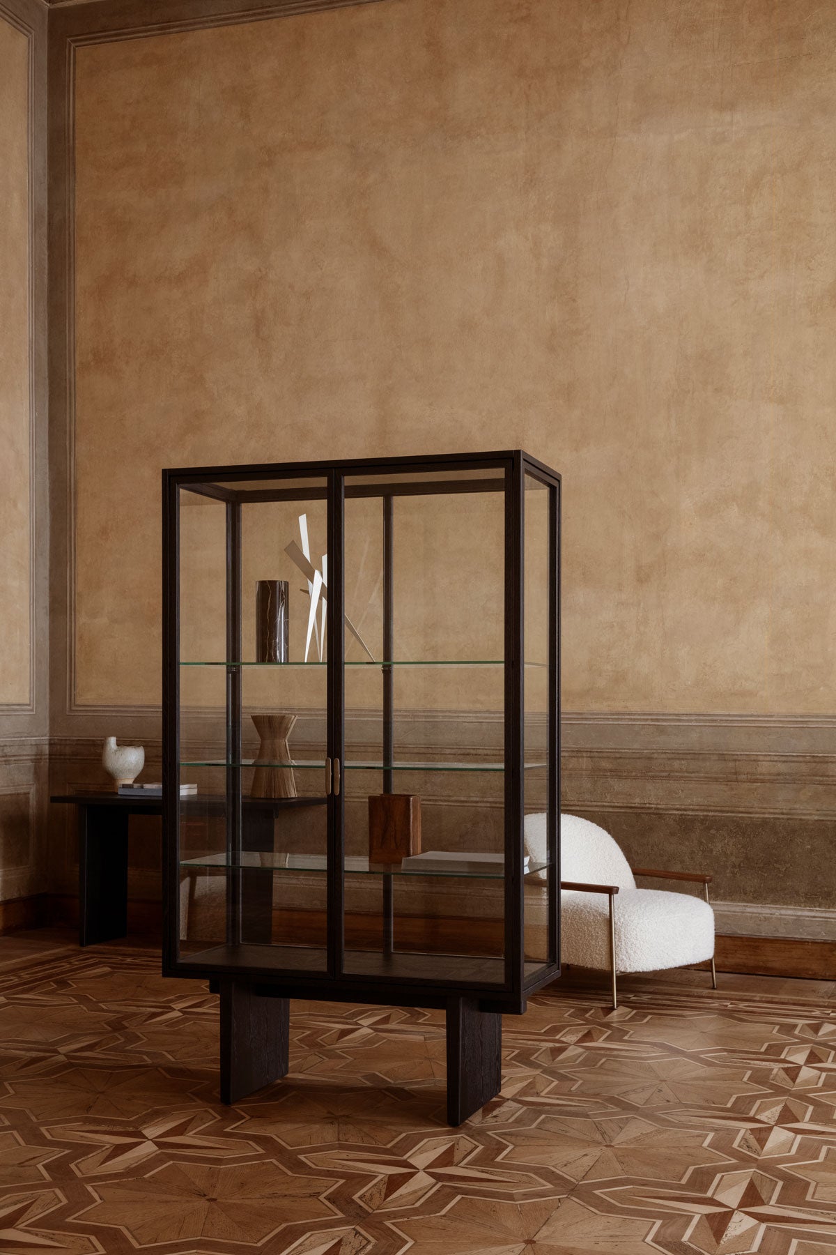 Private Vitrinskåp | Brunsvart Ek