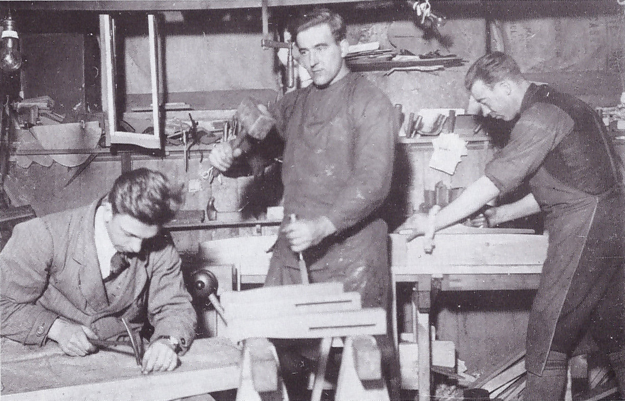 Johan, Erik och Carl Tiberg arbetar år 1923