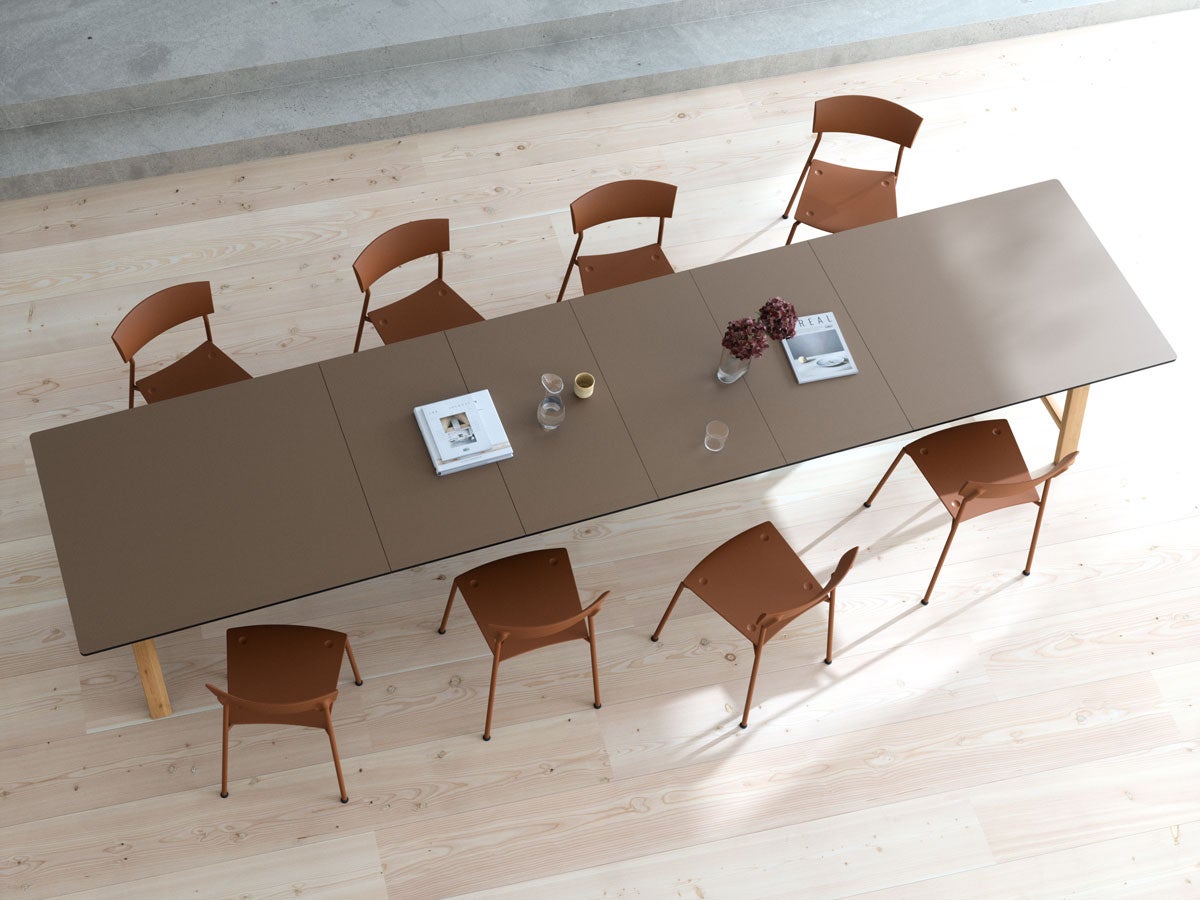T1 bord 220x95 cm med 4 iläggsskivor, ben vitpigmenterad ek med bordsskiva laminat Castro Ottawa