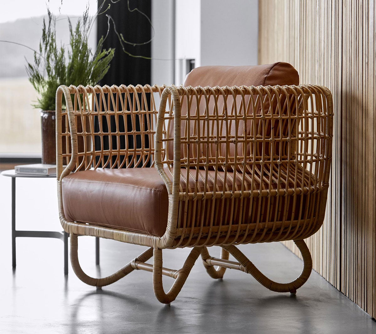 Nest loungechair in natural rattan with cognac leather from Cane-line