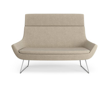 Soffan Happy i hög modell, klädd i tyget Hallingdal 0220 med kromat medstativ