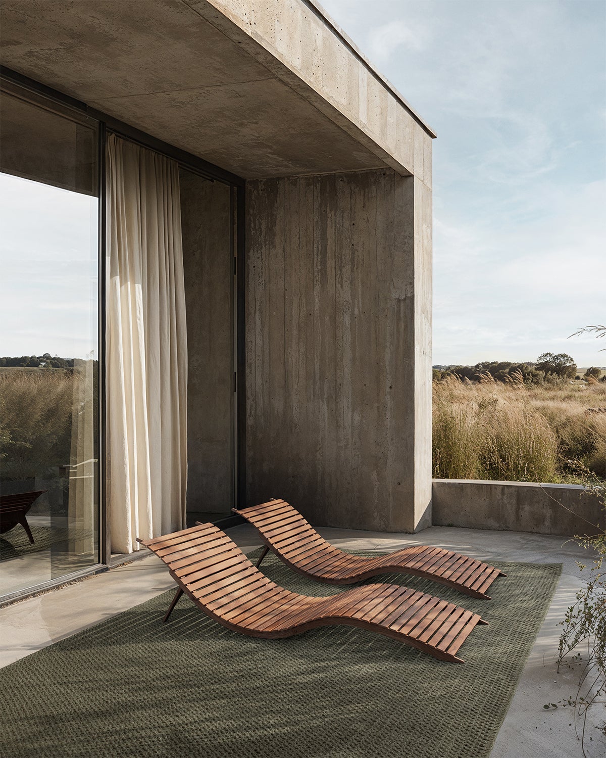 Helix-Outdoor-Rug-Haven-Green-01-Linie-Design