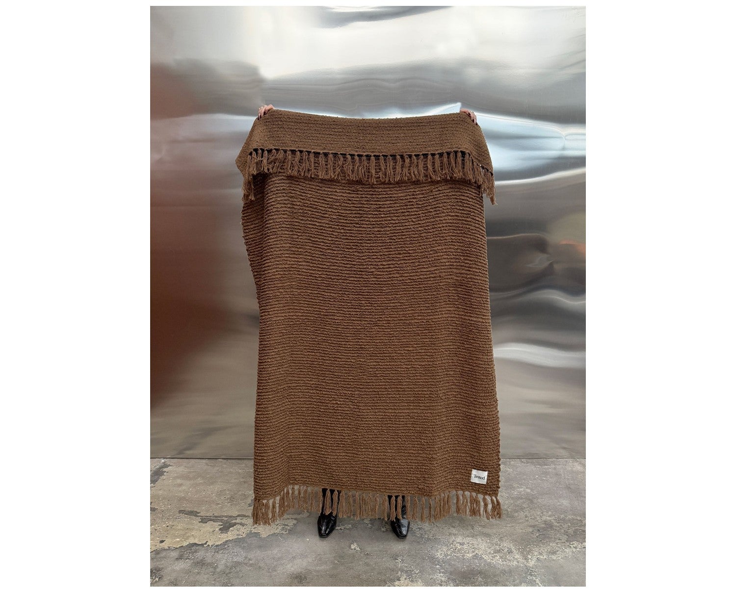 Janzen Bouclé Blanket Brown från Tinted Objects.
