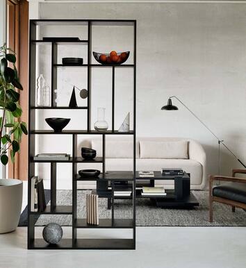 M-Rack Hylla som rumsavdelare i vardagsrum