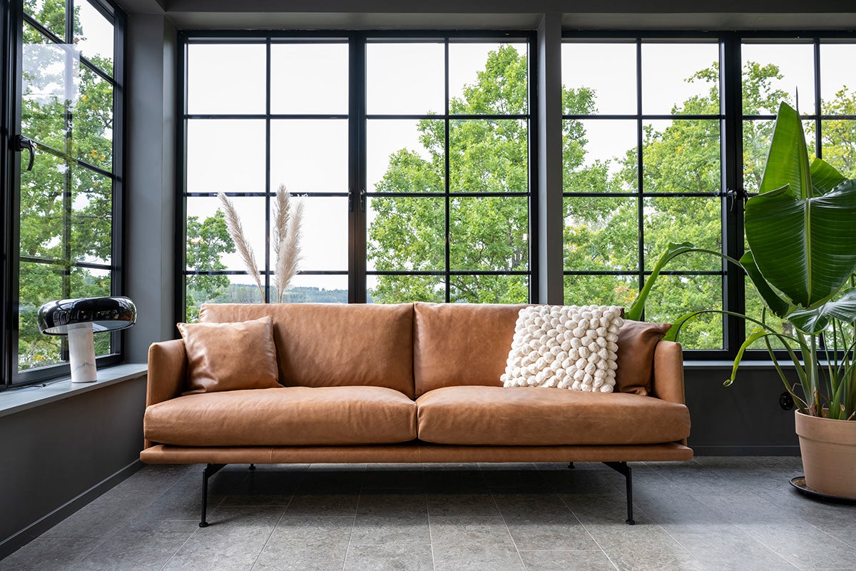 Electra Soffa i lädret Vintage Cognac i en vacker miljö