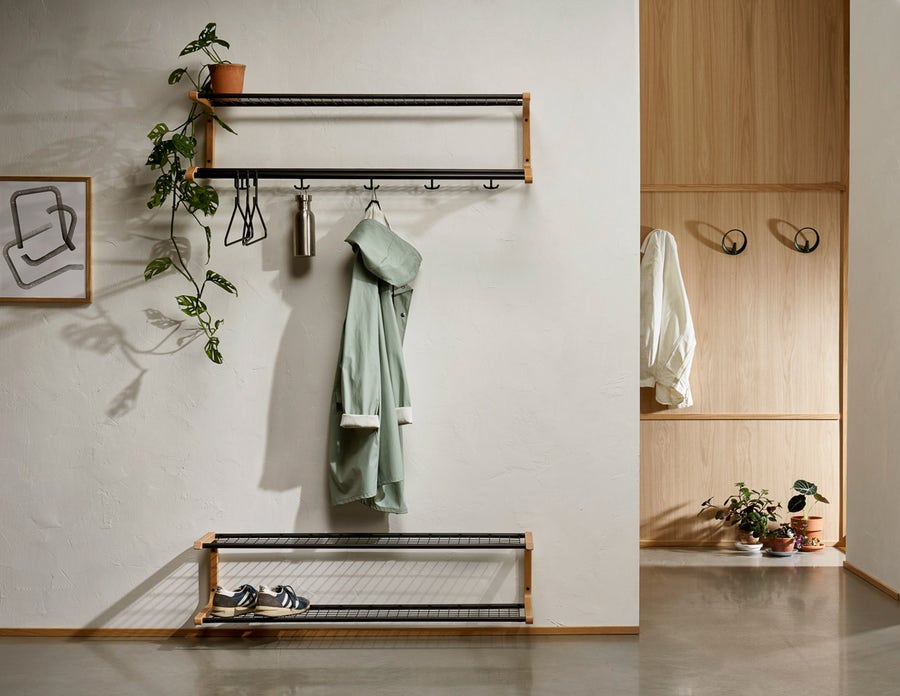 Essem-Anna-Hatthylla-Svart-Ek-Miljö-01.jpg Anna Hatthylla | 100 centimeter bred | Svart/Ek