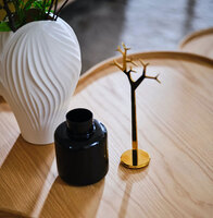 Mini Tree i mässing passar bra i ett stilleben på tex soffbordet. 