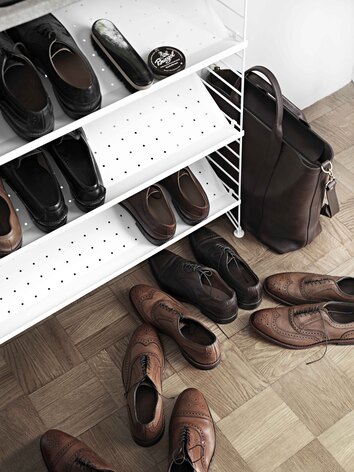 Stringhylla till hallen - Designa efter egna önskemål. Denna modell vit/vit