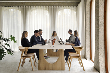 Geometric-Konferensbord-313x140-Miljo_1