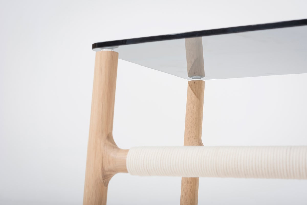 Fawn sidobord detaljbild.