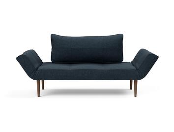 Zeal Bäddsoffa med stylettoben i tyget 515 Nist Blue