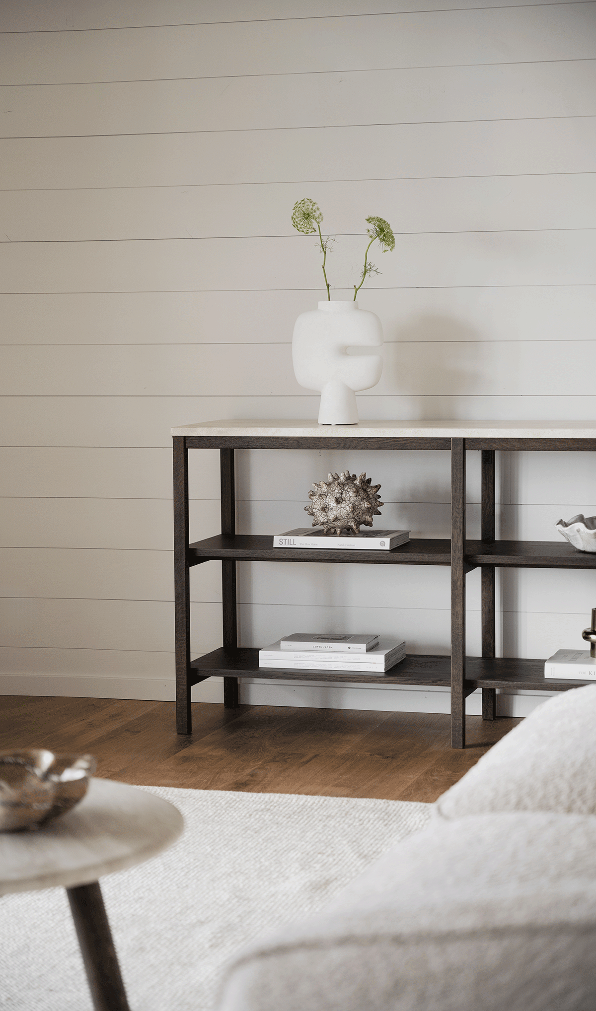 Orwel-avlastningsbord-brunlackad-rowico-home