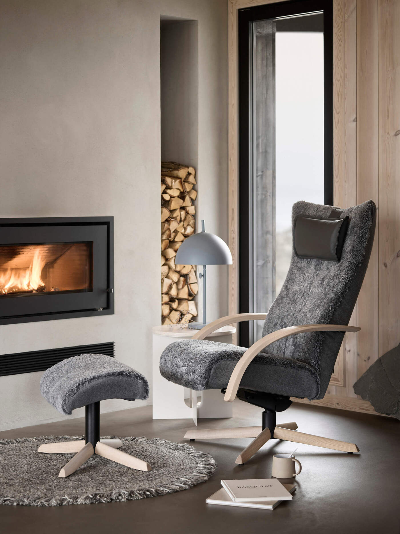 Delta Motion Wood fot S09 i vitpigmenterad ek och fårskinn Scandinavian Grey 