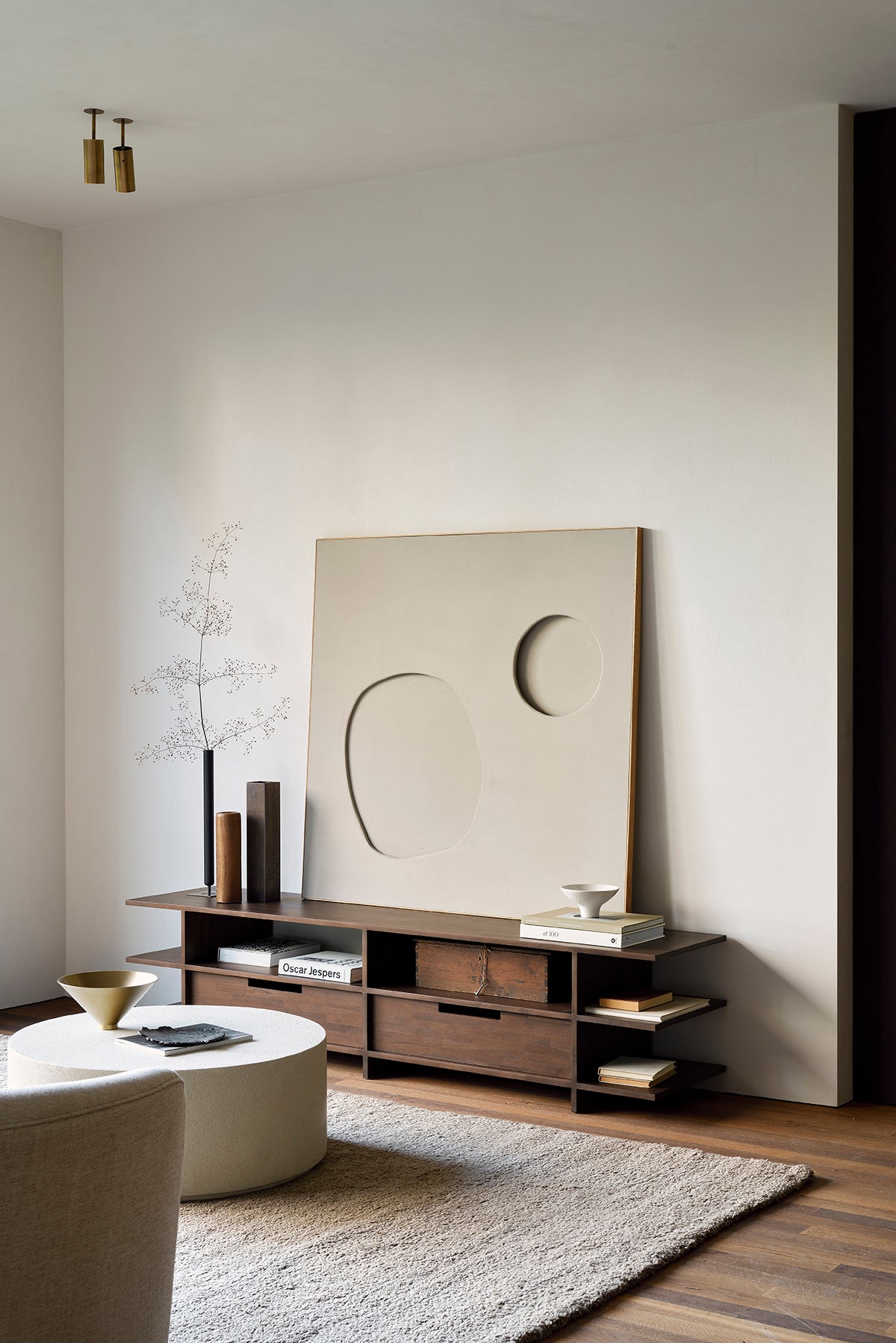  Kabuki TV-bänk med en stor tavla på  i