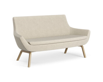 Soffan Happy i låg modell, klädd i tyget Hallingdal 0200 med ben i ekbetsad ask