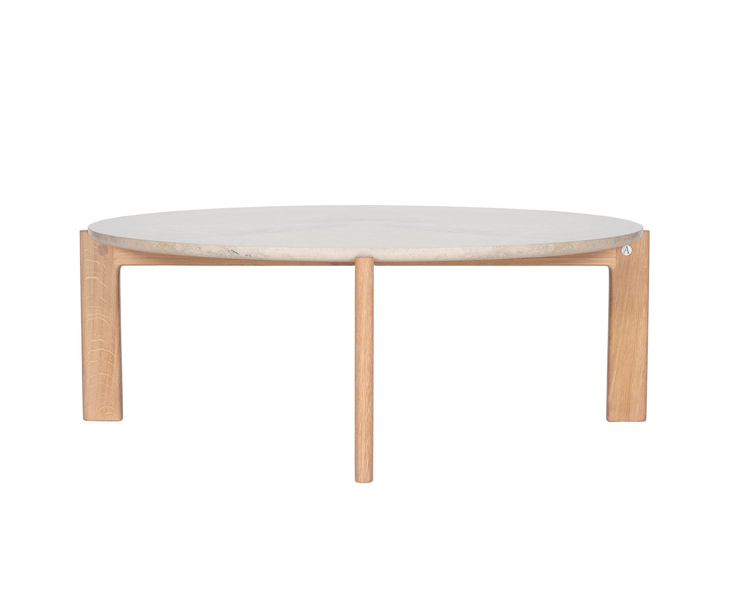 Iris Soffbord i storleken Large med bordsskiva i Jura Limestone och bordsben i vitbetsad ek