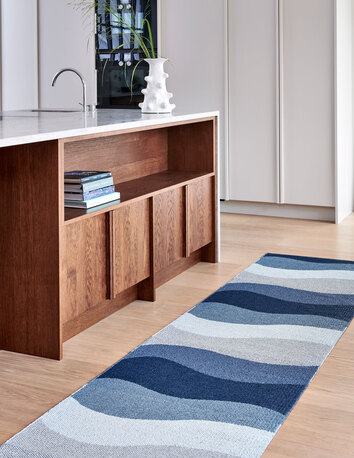 Urvi Gångmatta i färgen Water i kök