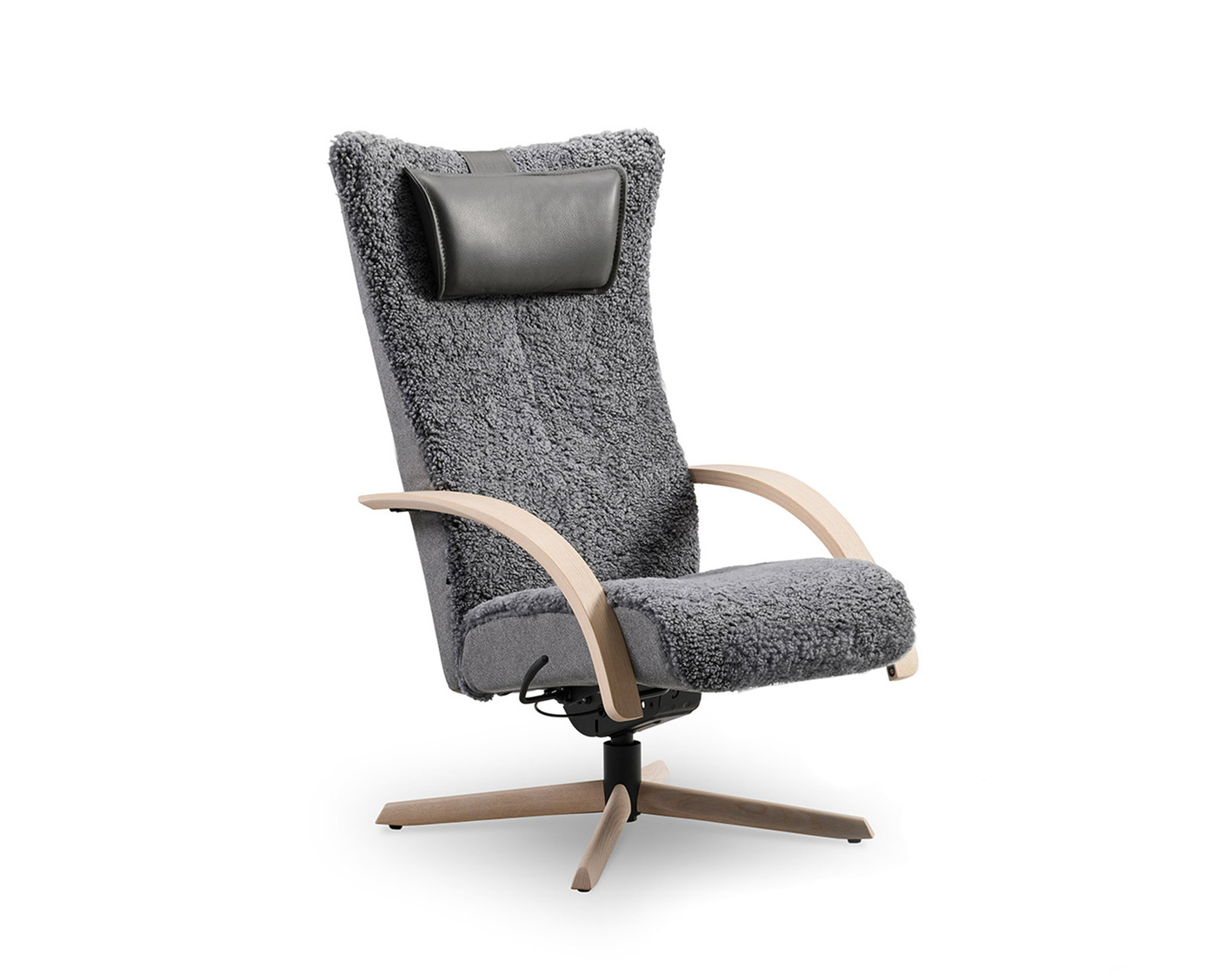 Delta Motion Wood Fåtölj klädd i fårskinn Scandinavian Grey