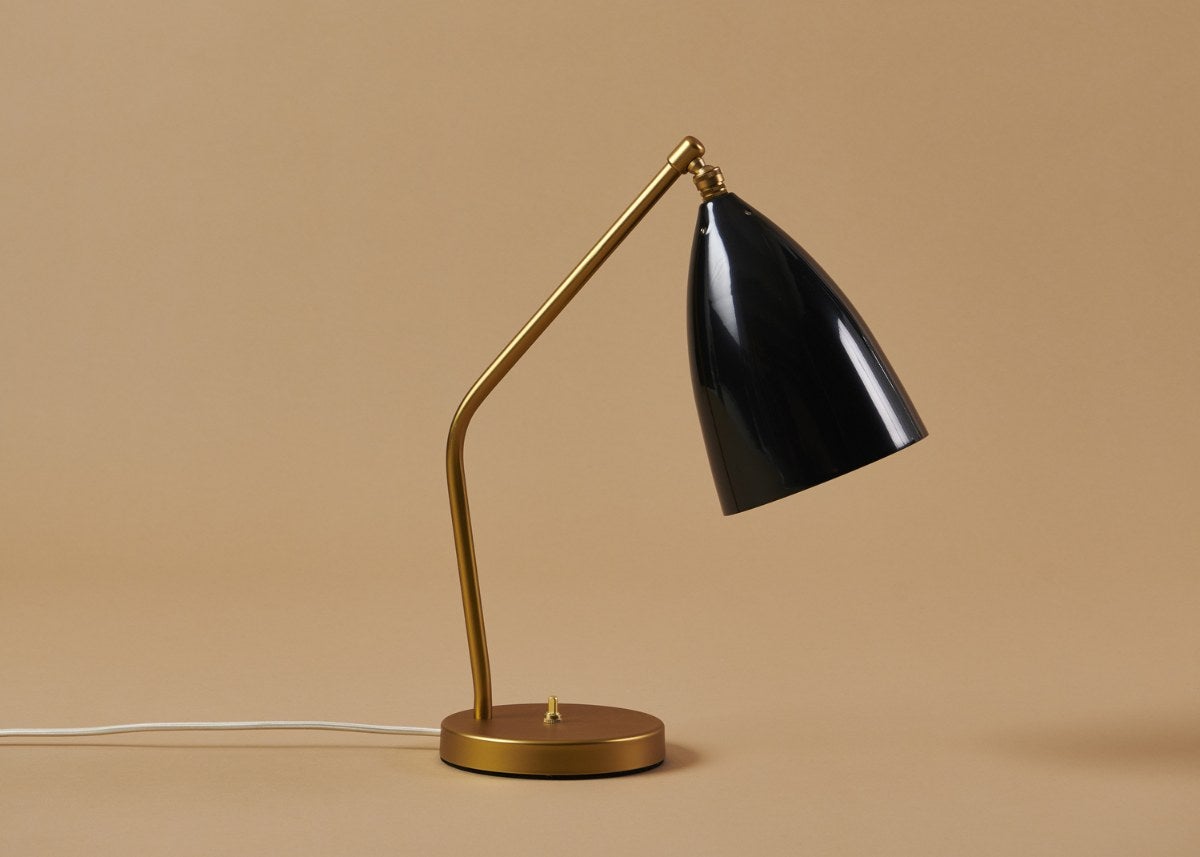 Gubi-Grashoppa-Bordslampa-Svart-miljo-294769537612563