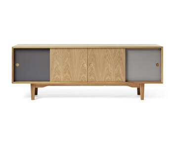 Zweed Moodi sideboard 180 cm med två dörrar i ek och två dörrar i olika grå. 