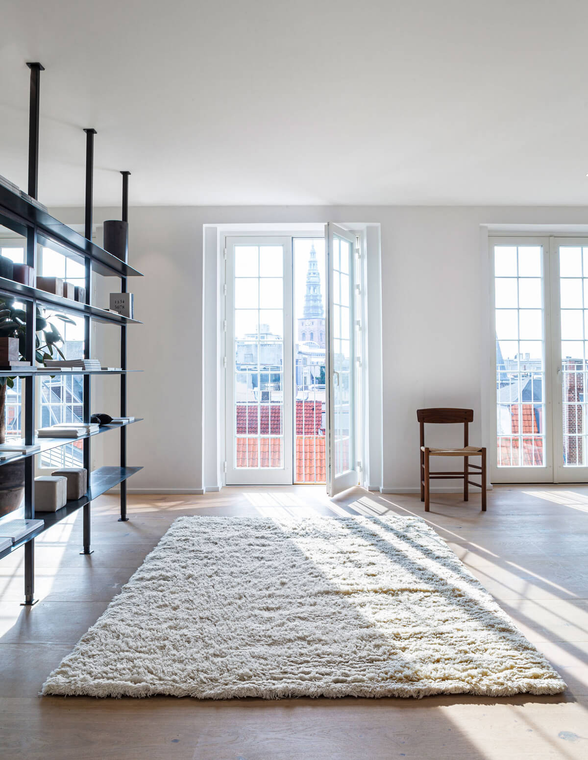 Mattan Rya från Massimo Copenhagen i ett soligt och ljust rum 