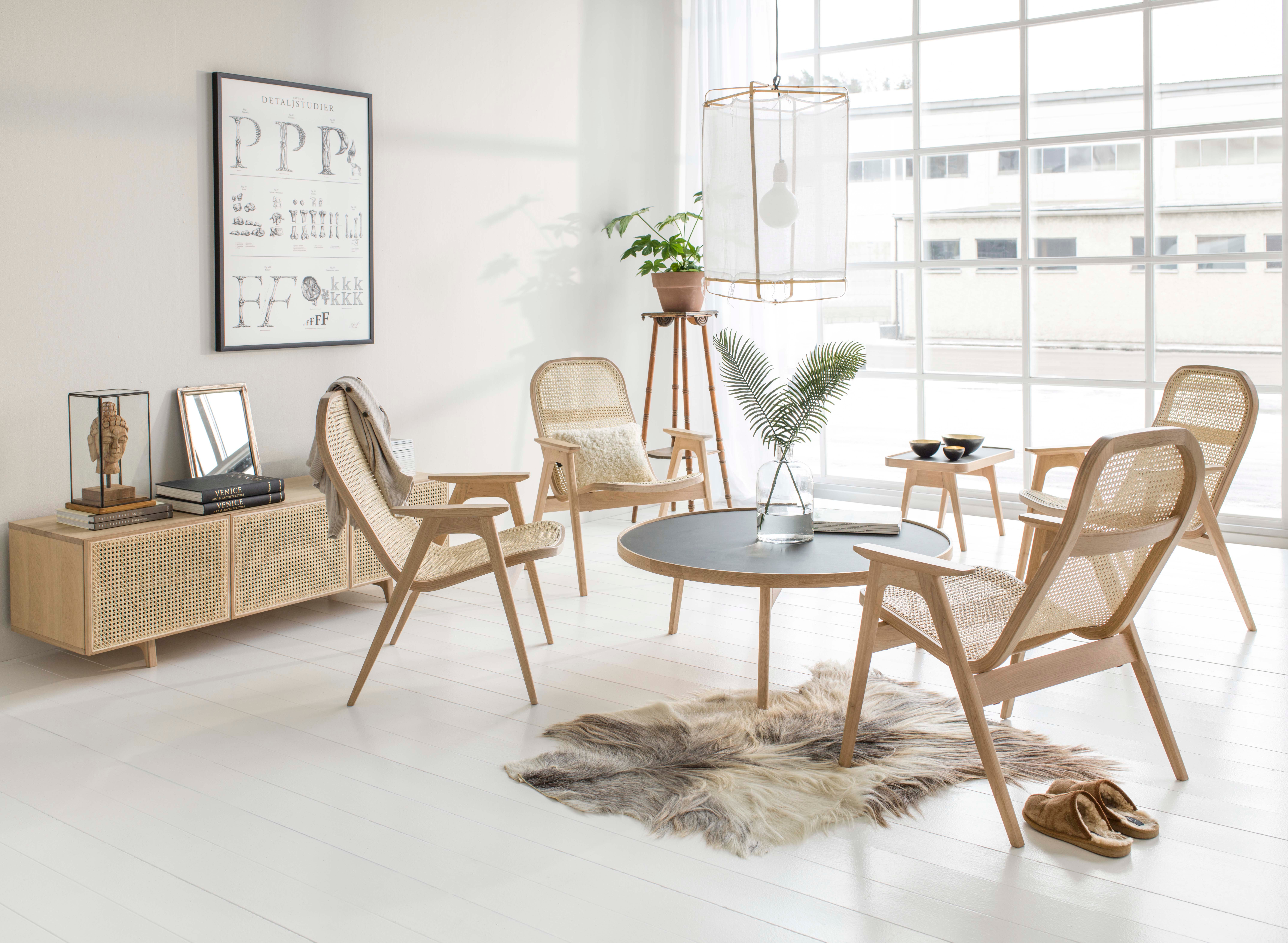 Racquet mediabänk / tv bänk i massiv ek och rotting från Hans K