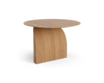 Oljad ek. Diameter 64 centimeter. Höjd 40 centimeter.