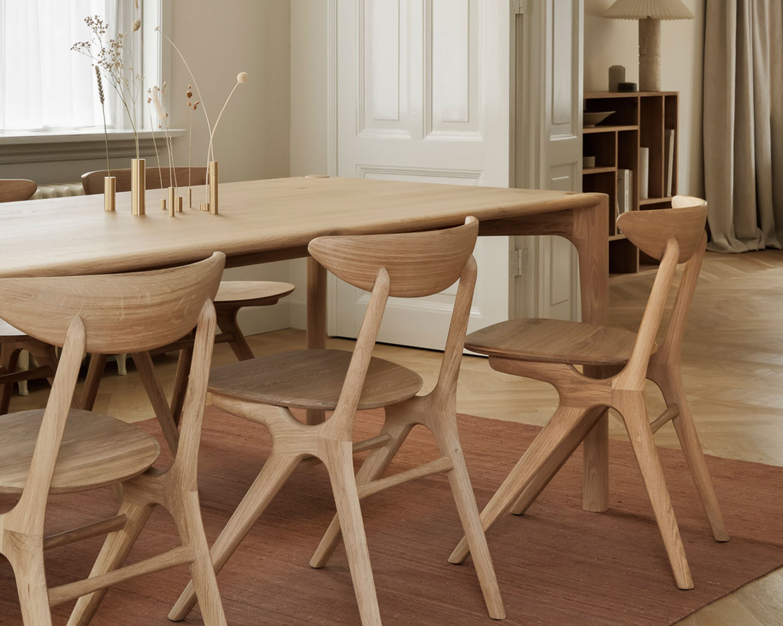 Pi matbord från Etnicraft i  en matsal