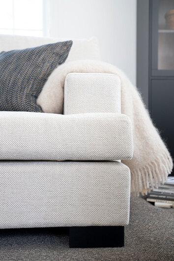 Sandhamn soffa, detaljbild på armstödet