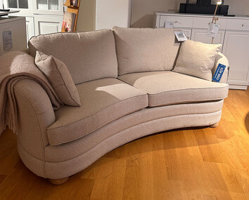 Claire-soffa-utstallningsex