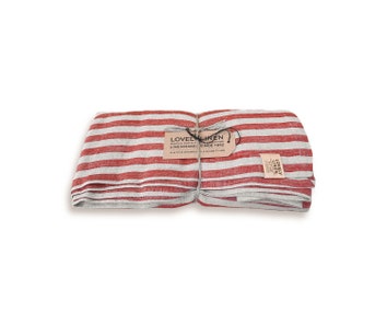 Misty Edge Bordsduk i färgen Real Red