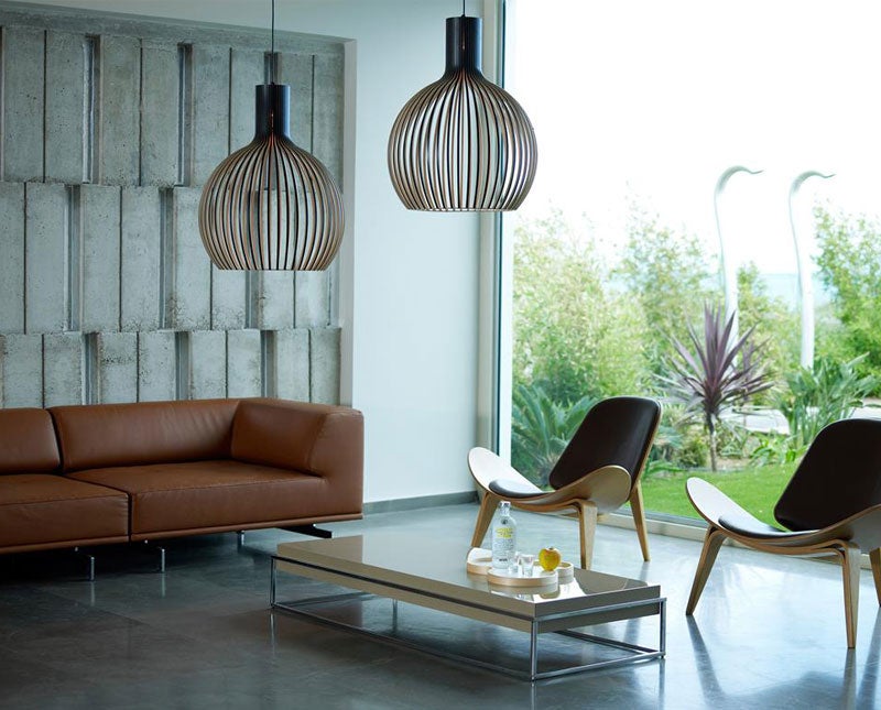 Octo 4240 Taklampa Svart ovanför soffgrupp i vardagsrum