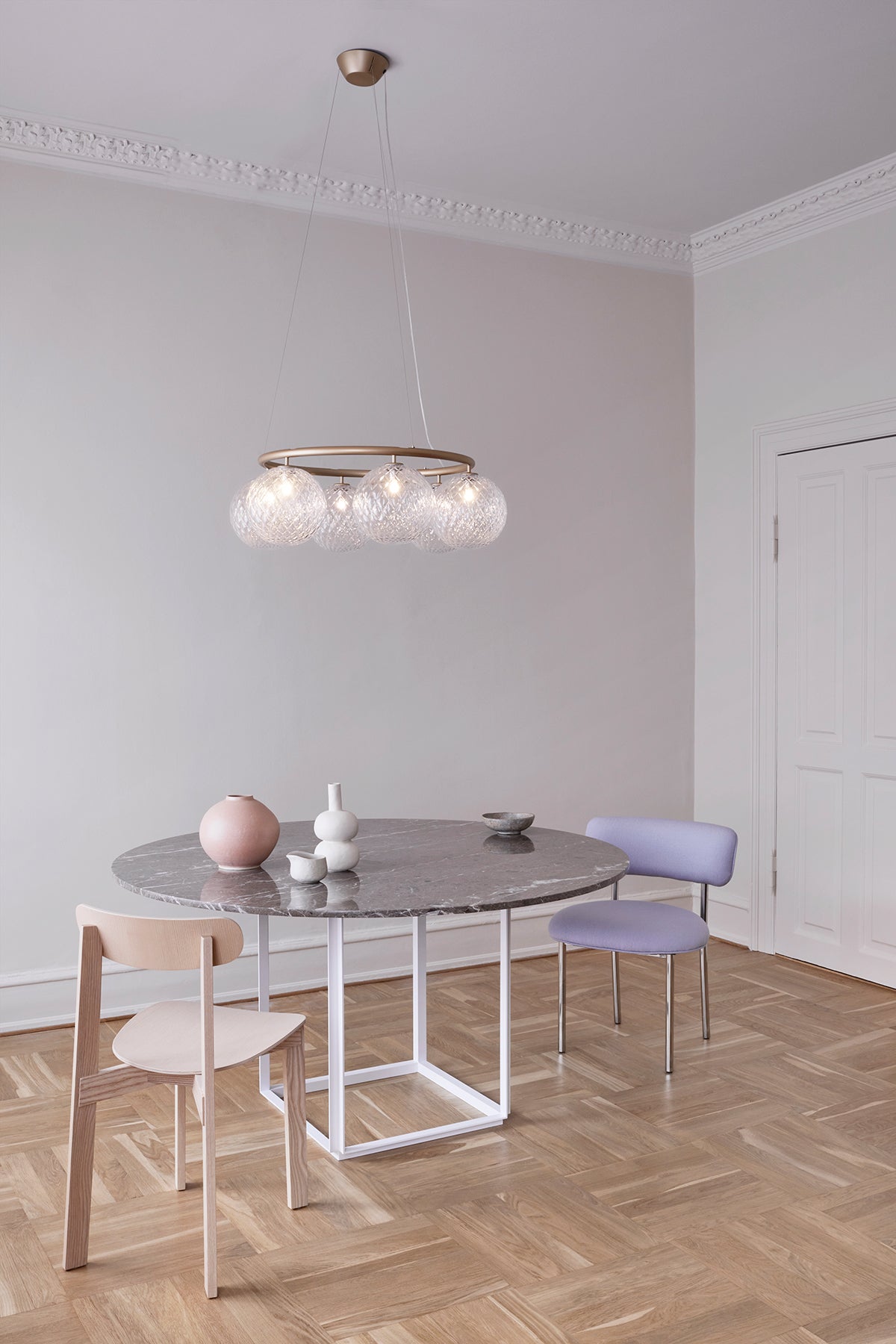Nuura-Miira-6-Circular-Chandelier-Brass-Optic-Clear-Lifestyle