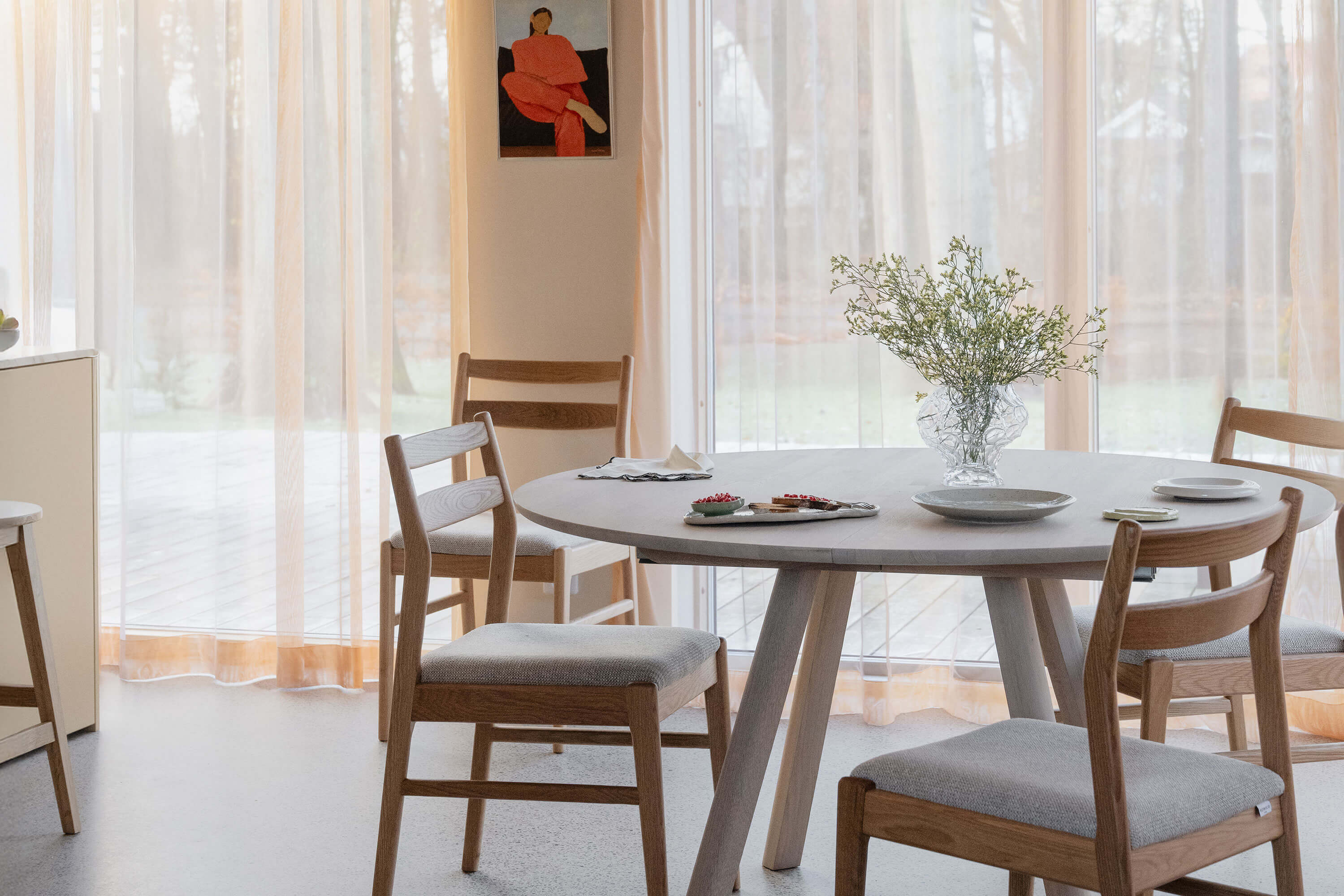 Clapperton-dining-table-Kerwin-chair-lifestyle