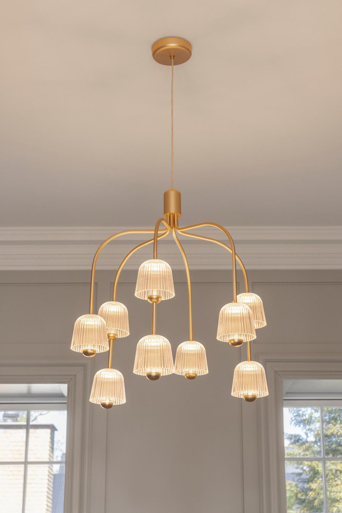 Nuura-Asteea-9-Satin-Brass-Ripple-Clear-Lifestyle-1