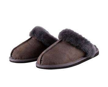 Jessica-tofflor-shepherd-morkgra-asphalt-468066-sida