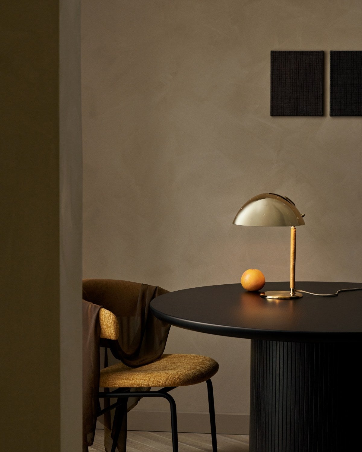 Gubi-9209-Bordslampa-miljo-816036000607673