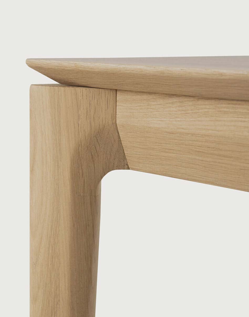 Detaljbild på Bok bänk från Ethnicraft.