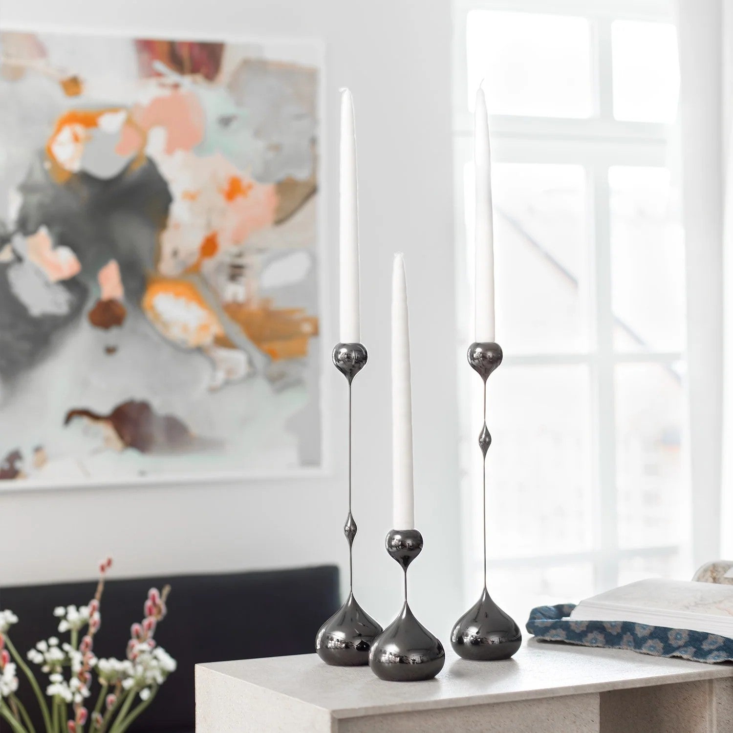 Klong-Tender-Ljusstake-Svart-Miljo-1