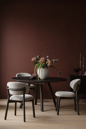 Rowico-Clapperton-Dining-Table-D140-Brown-Oak-Lifestyle