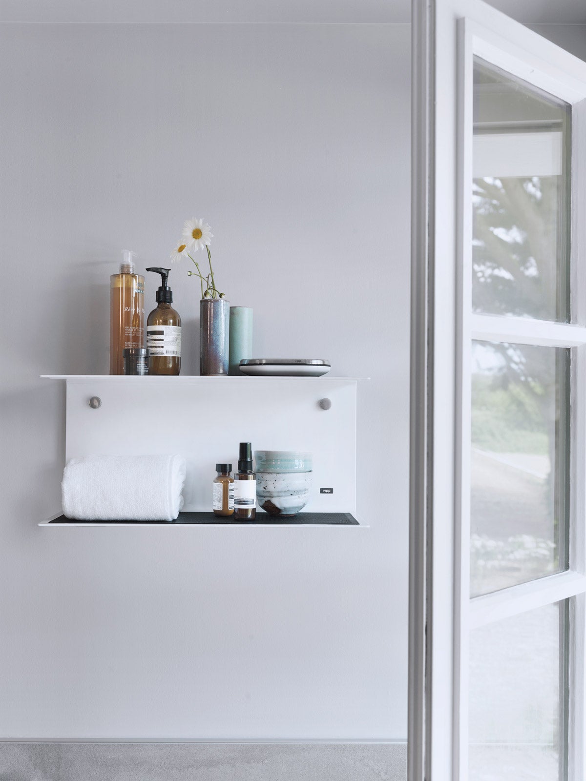 Bretagne-Bathroom-Shelf-01-high